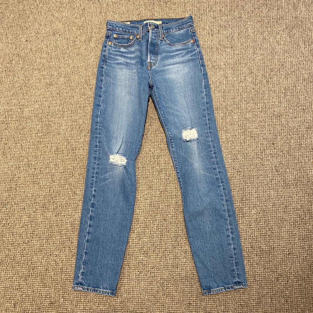 Levi’s Wedgie Size 24 Ripped